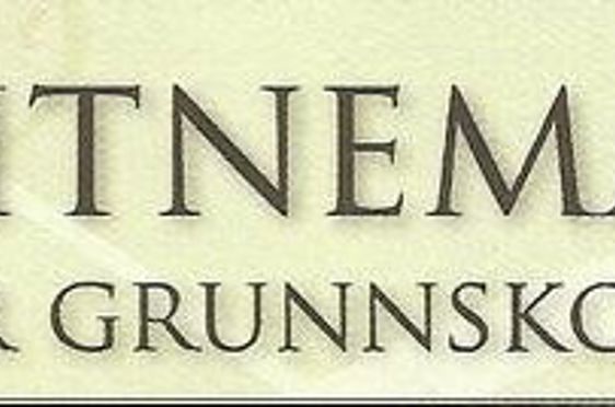et hvitt håndkle med svart tekst