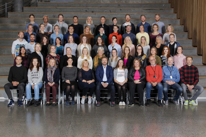 Oppstillingsbilde av alle pedagogisk og administrativt ansatte ved Bjørnsletta skole i skoleåret 2017-2018. Oppstillingsbilde av alle pedagogisk og administrativt ansatte ved Bjørnsletta skole i skoleåret 2017-2018.
